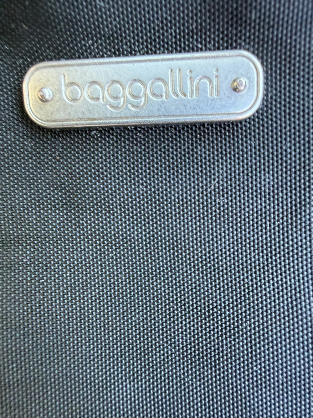 Baggallini Dual Zipper N/S
Crossbody Bag in black guc very popular bag! - Picture 8 of 10